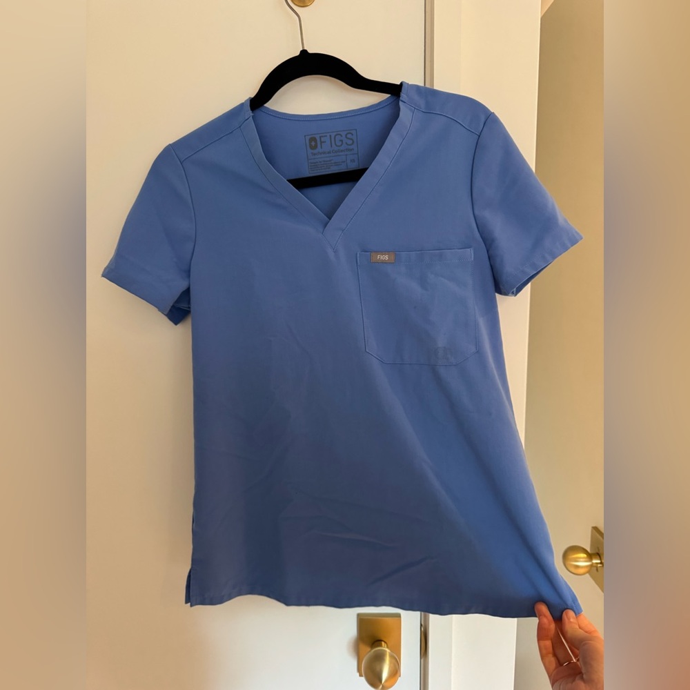 Figs Women's Sky Blue V-Neck Short Sleeve Top